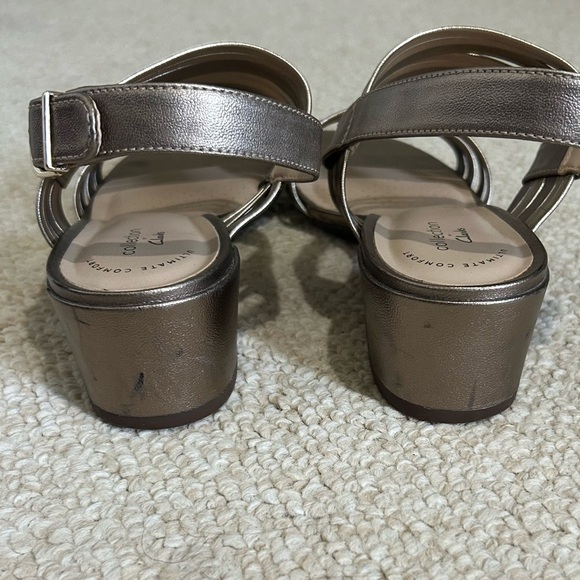 Clarks Caroleigh Bess Metallic Stappy Healed Sandals. US Size 9 - Picture 5 of 10
